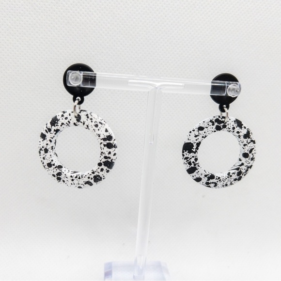 Black and White Paint Splatter Resin Ring Drop Earrings Lightweight Artsy Fun - Picture 7 of 9